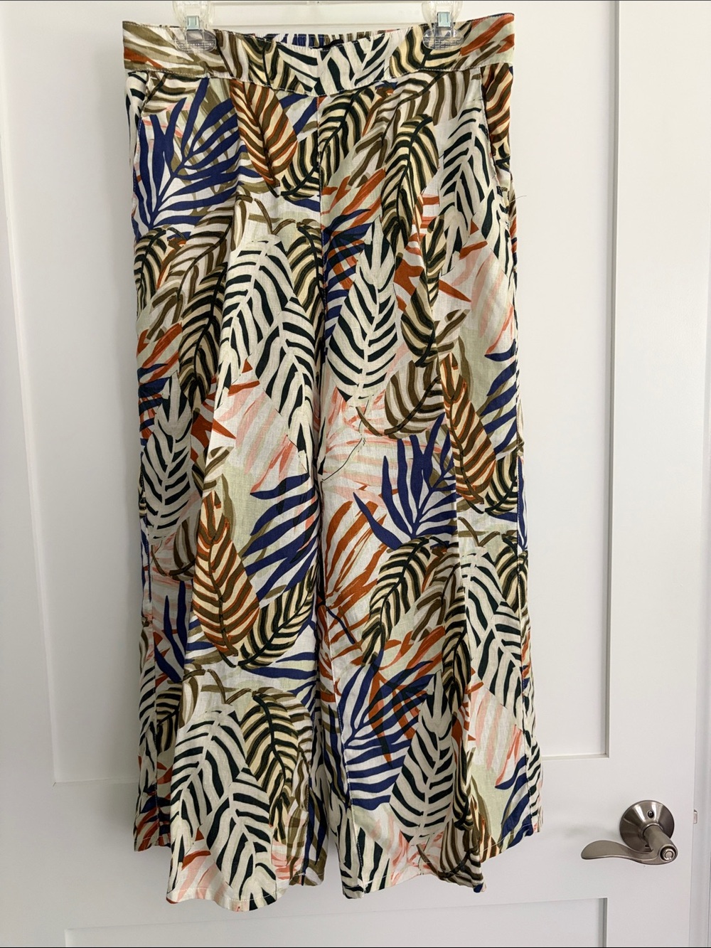 Tahari Cream Wide Leg Pants with Rust, Brown & Olive Leaf Print